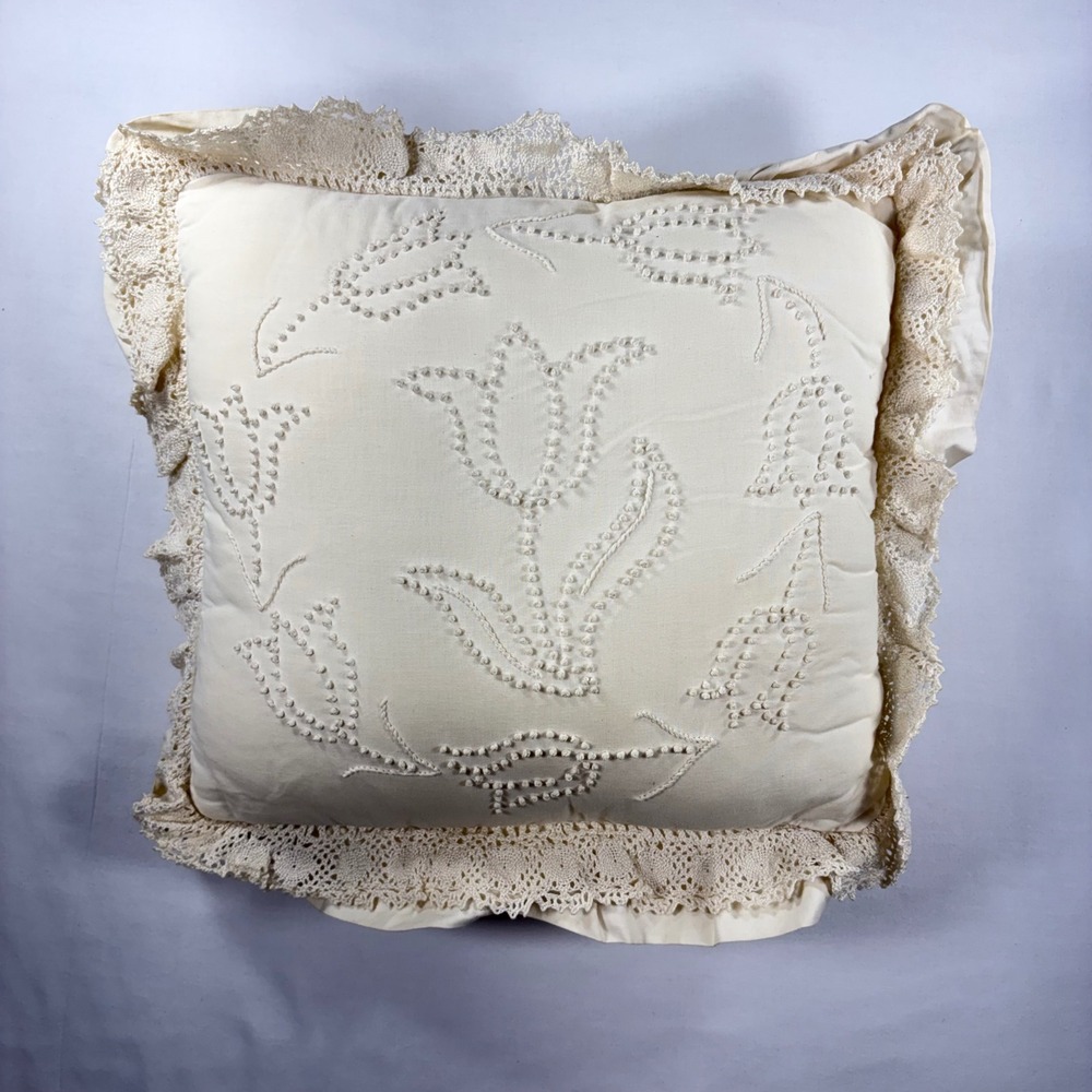 Vintage Candlewick Floral Throw Pillow 16x16 Cream Lace Trim Cottagecore - Picture 2 of 10